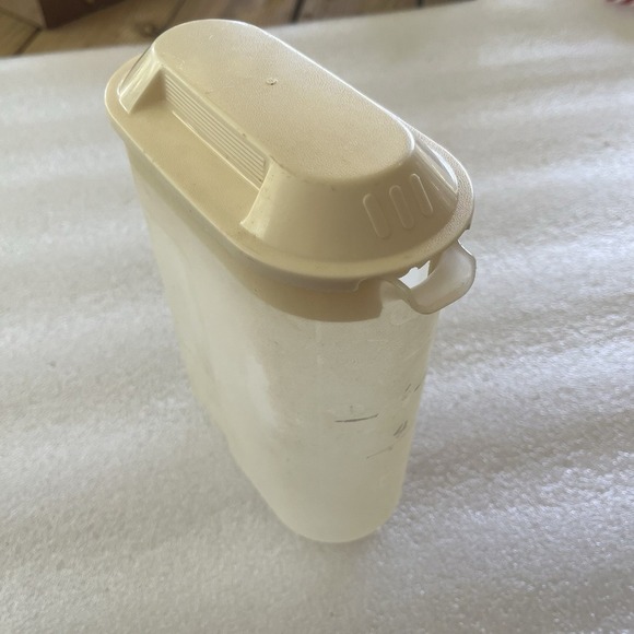 RUBBERMAID Vintage Slim Servin Saver Plastic Container Pitcher 1.5 Qt - Picture 1 of 8